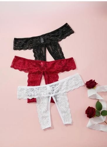 Fantezi Kadın 3'lü Özel Bölgeleri Açık Dantelli Tanga seti